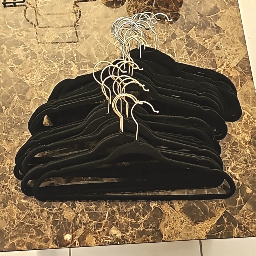 32 Non slip hangers